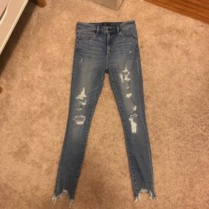 A&F | Simone High Rise Distressed Skinny Jeans
